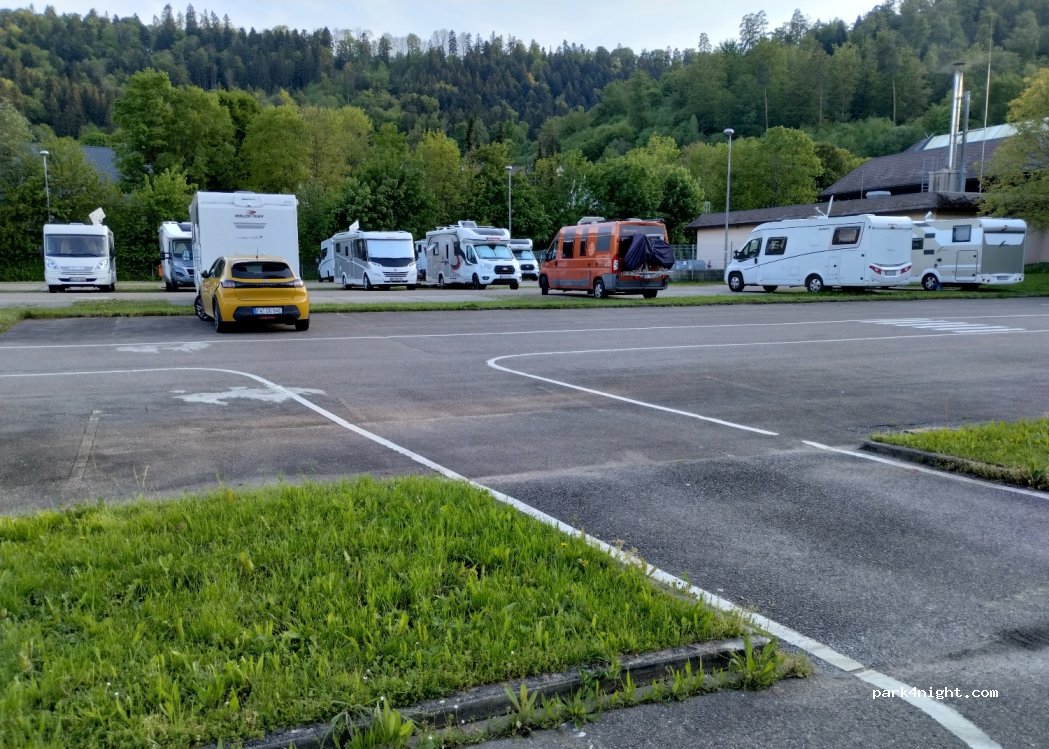 Wohnmobilstellplatz an der Neckarhalle in Oberndorf am Neckar — foto 4