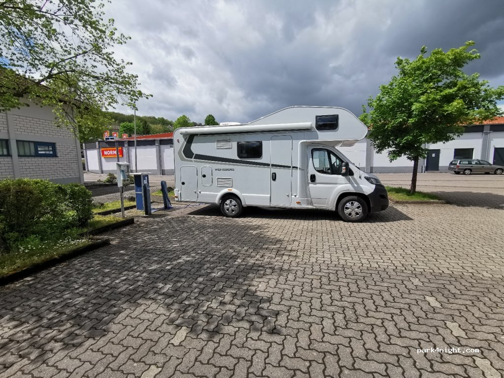 Wohnmobilstellplatz am Bahnhof in Glan-Münchweiler — foto 2