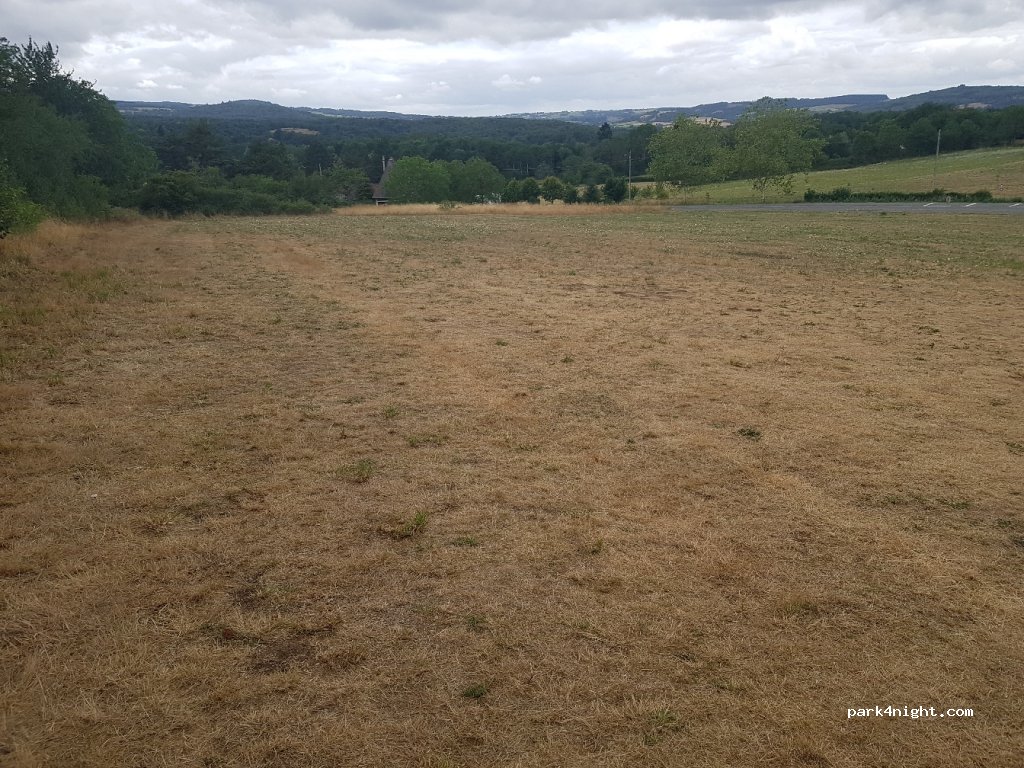 (63410) Charbonnières-les-Vieilles - Les Quatre Chemins — foto 2
