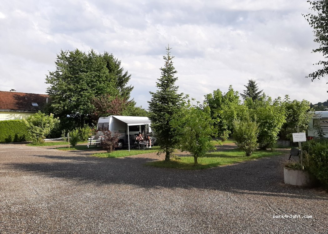 Wohnmobil- und Wohnwagenstellplatz — foto 3