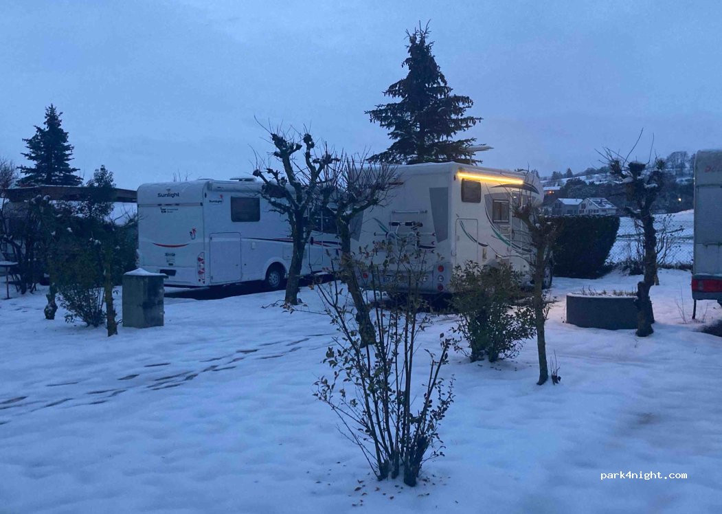 Wohnmobil- und Wohnwagenstellplatz — foto 4