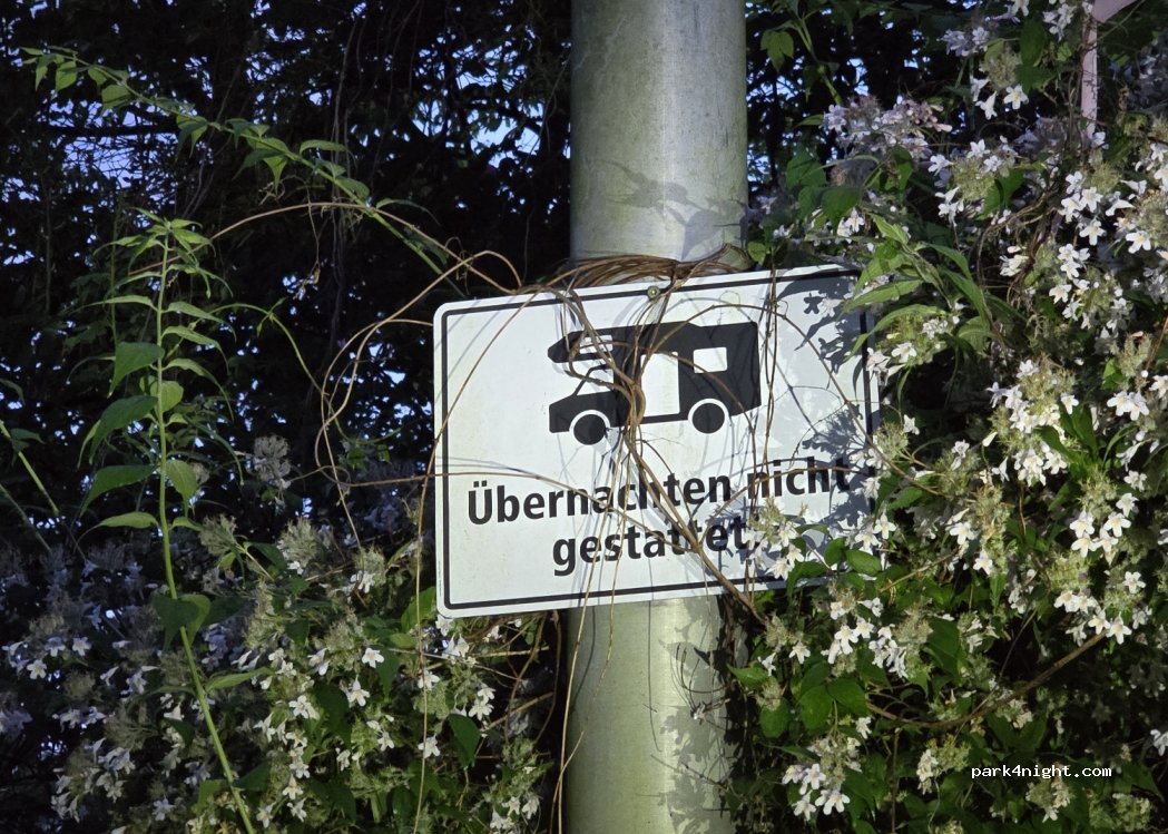(67454) Haßloch - 1-5 Holidayparkstraße — foto