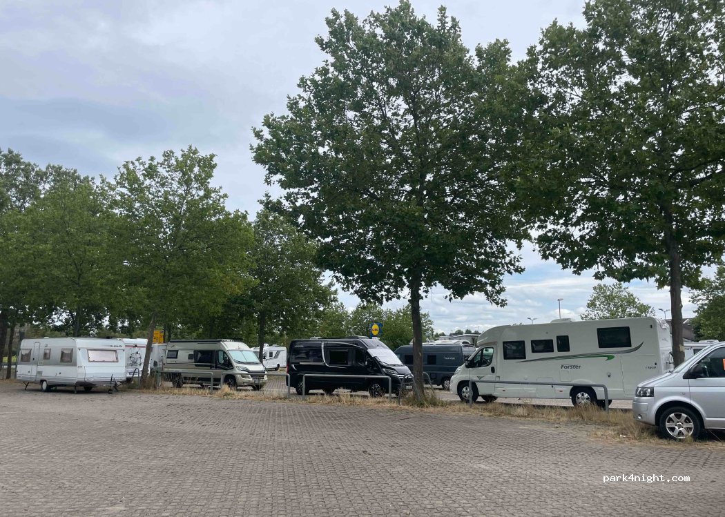Wohnmobilstellplatz am Stadion Schwetzingen — foto 3