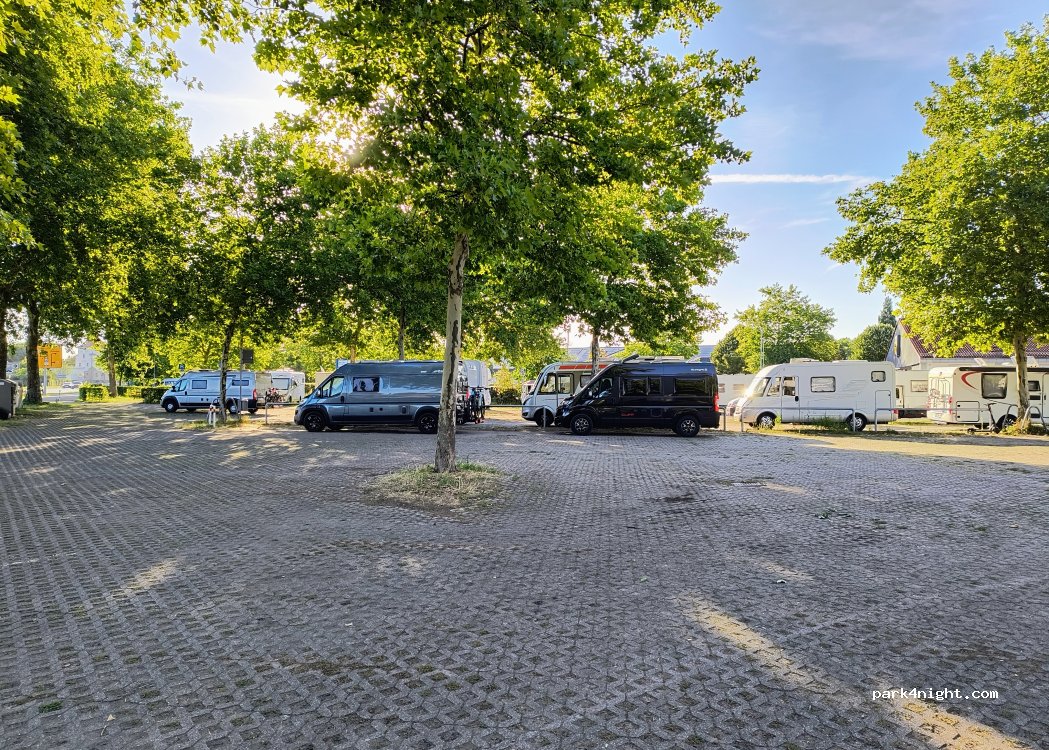 Wohnmobilstellplatz am Stadion Schwetzingen — foto 5