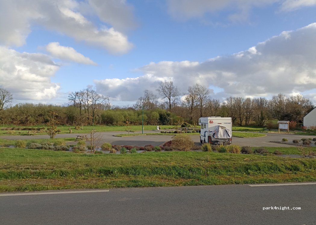 Aire de camping-cars Berrien — foto 4