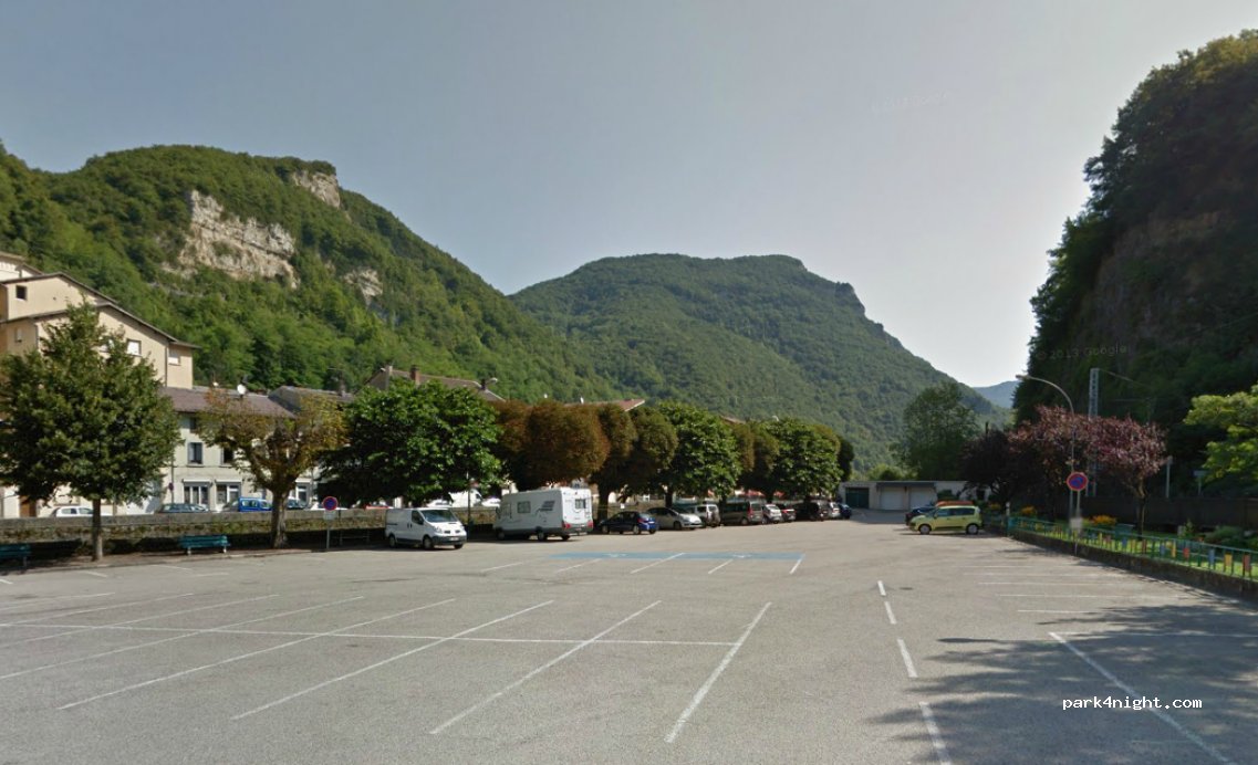(01230) Saint-Rambert-en-Bugey - Place des Écoles — foto