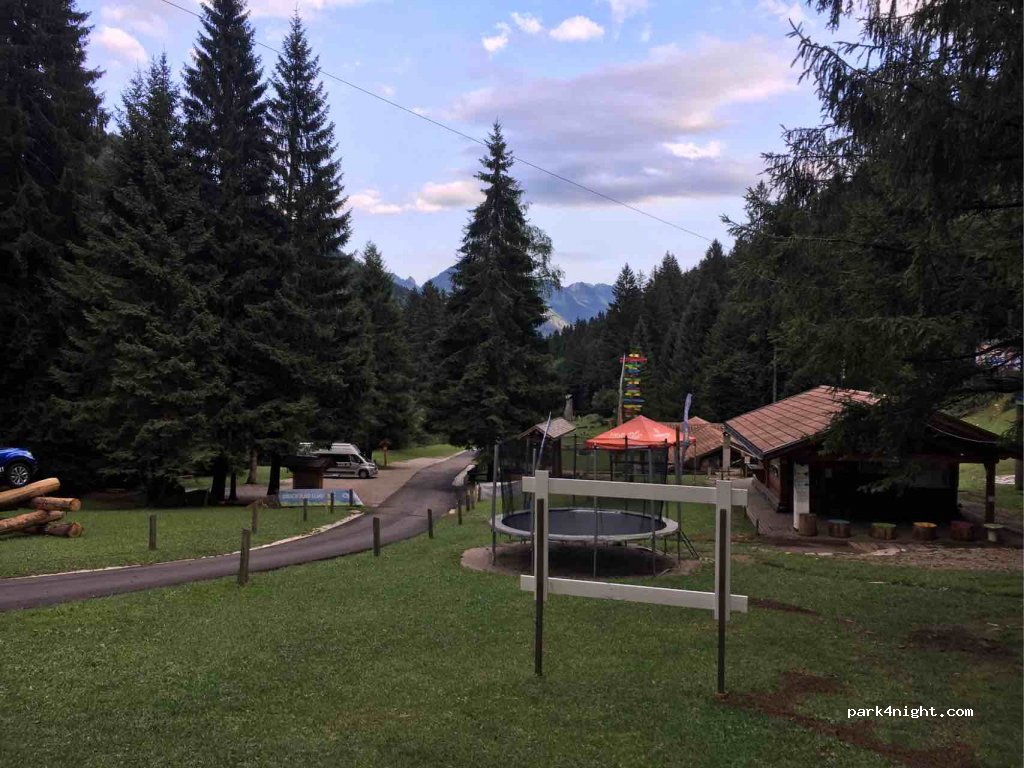 (38081) Breguzzo - Unnamed Road — foto