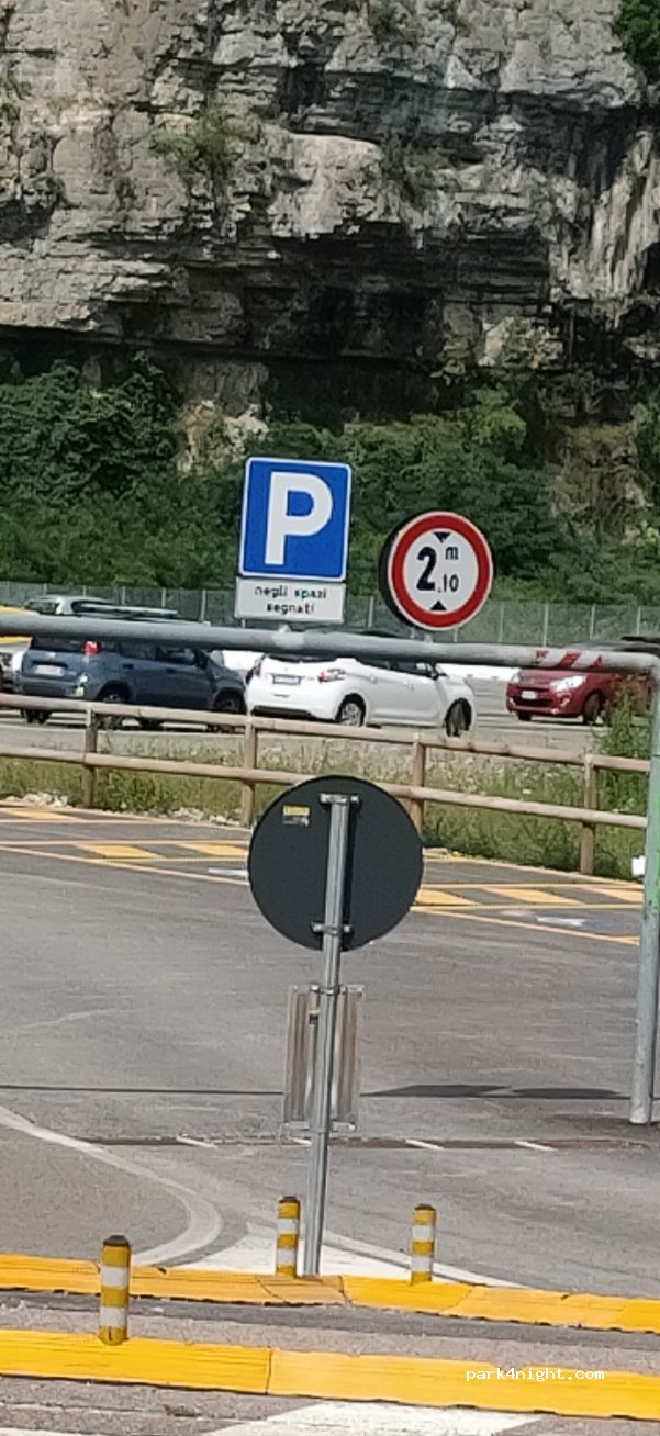 (38122) Trento - 2 Via Giuseppe Canestrini — foto