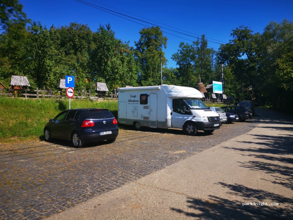 (437135) Desești - Unnamed Road — foto