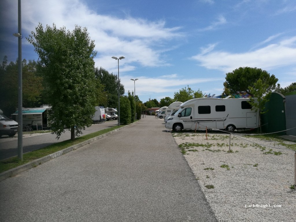 (30021) Caorle - 7 Strada Traghete — foto
