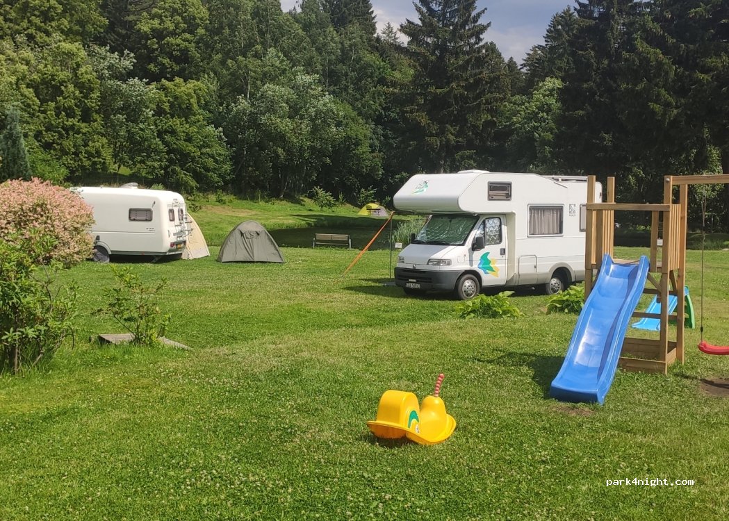 NAD ROZKOSZNYM STAWEM — foto 4