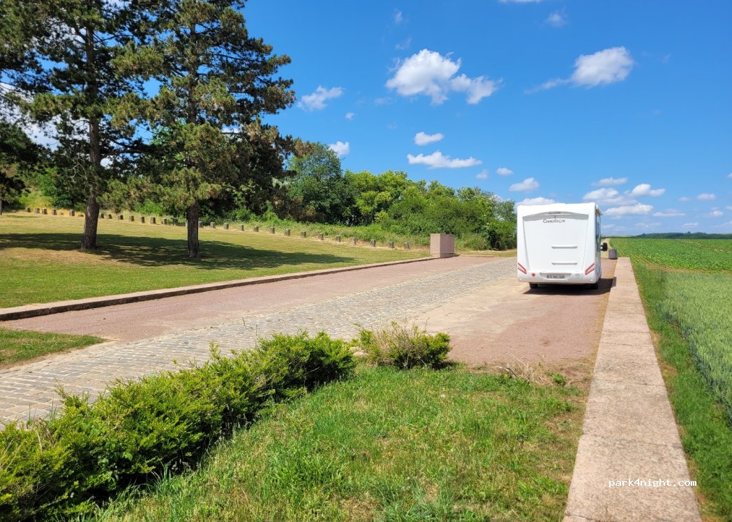 (02210) Oulchy-le-Château - D229 — foto 2