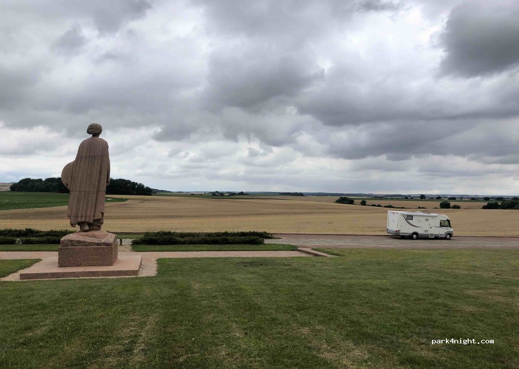 (02210) Oulchy-le-Château - D229 — foto 3