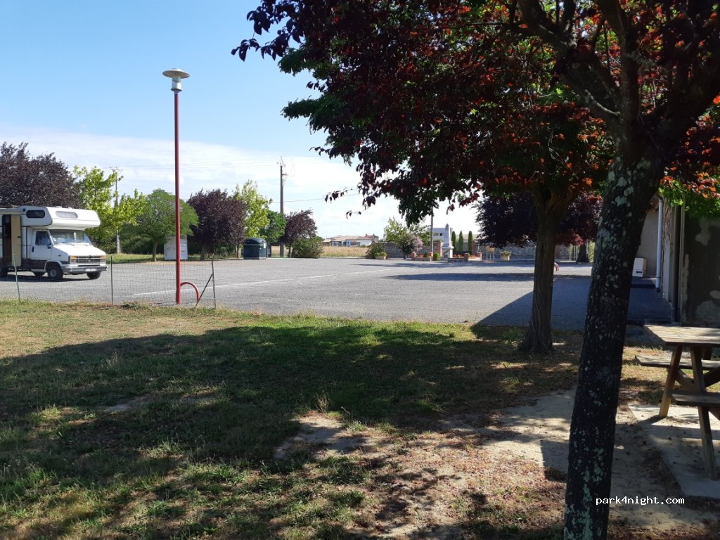(31390) Peyssies - Le Village — foto