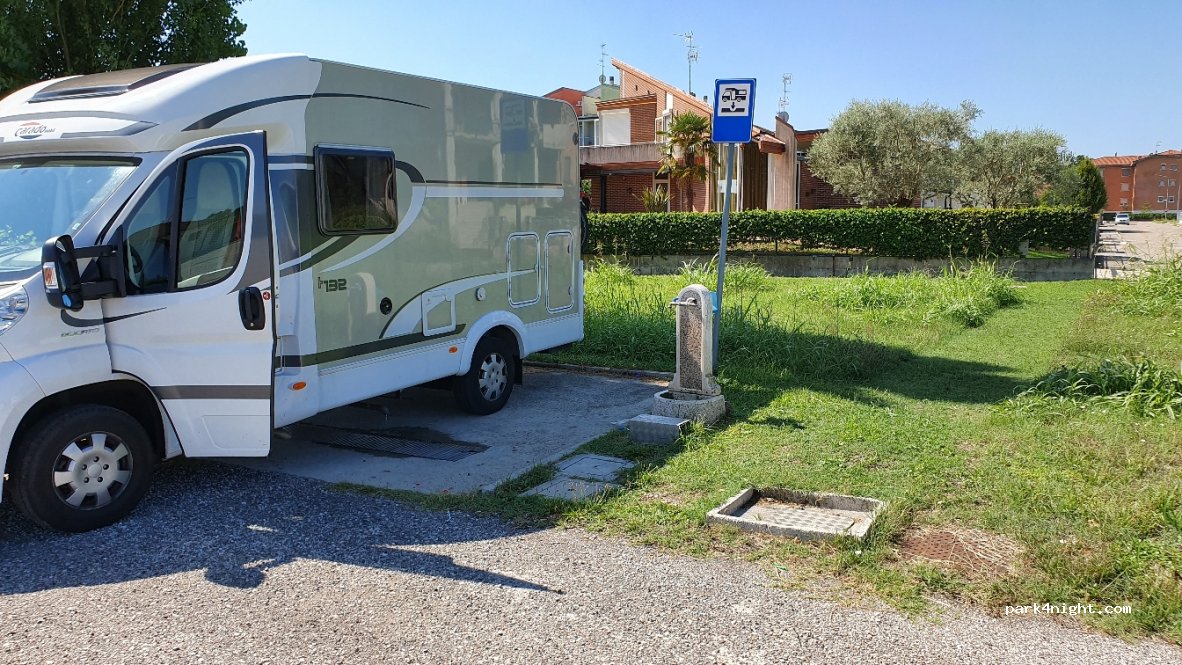 (46028) Sermide - 62 Via Carlo Emilio Gadda / Piazza Marco Banzi — foto