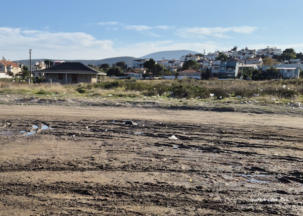 (35430) Urla/İzmir - 5 A 12057. Sokak — foto 3