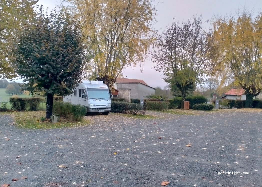 (16310) Massignac - Le Bourg — foto 4