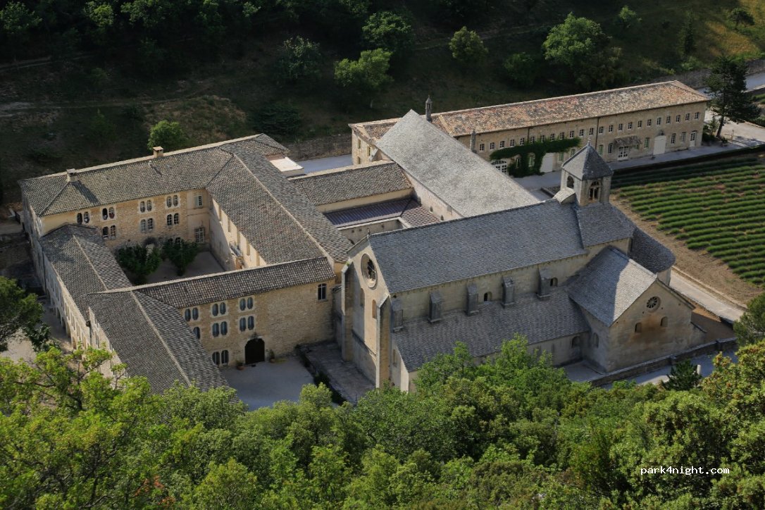 (84220) Gordes - D177 — foto 3