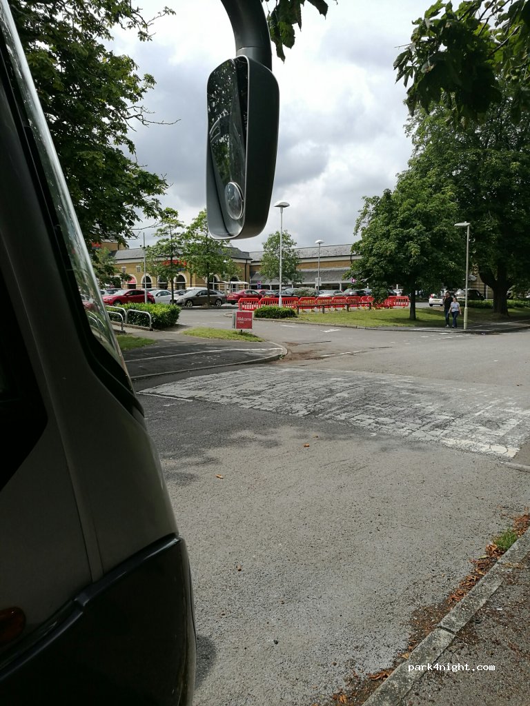 (GU11 1AL) Aldershot - 10 Willems Ave — foto