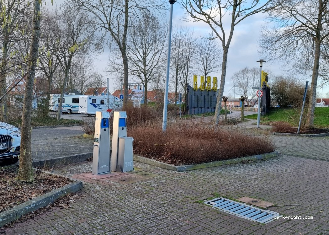Wohnmobilstellplatz am Alten Hafen in Weener — foto 2