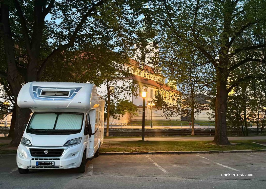 (370 01) České Budějovice - 1 Sokolský ostrov — foto 5