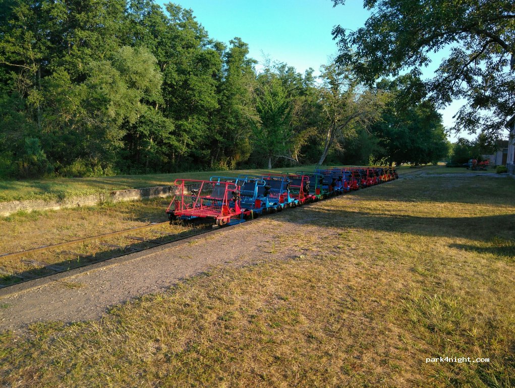 CAMPING DE MAGNIERES — foto 2