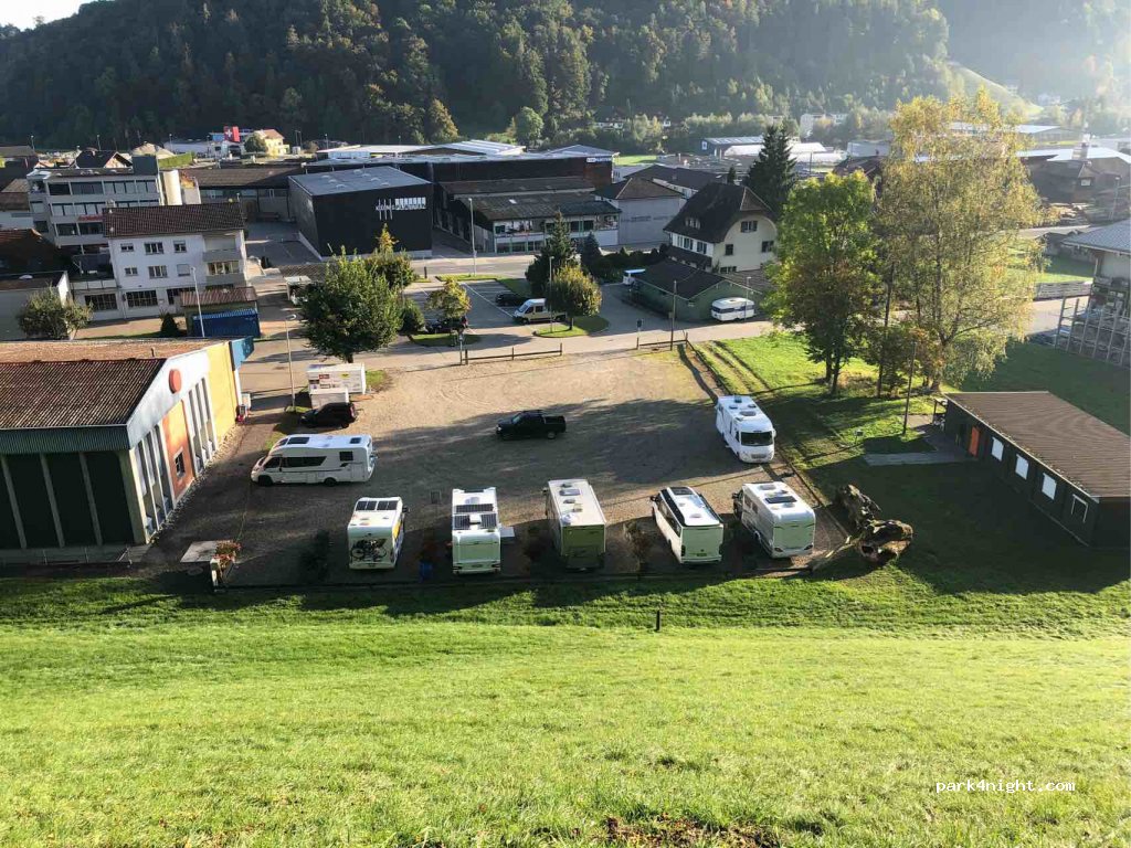 Stellplatz Feuerwehrmagazin Willisau — foto