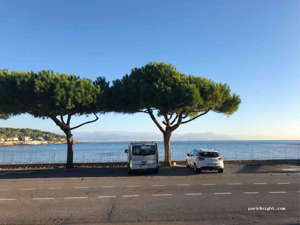 (06160) Antibes - 906-1040 Chemin de la Garoupe — foto 2