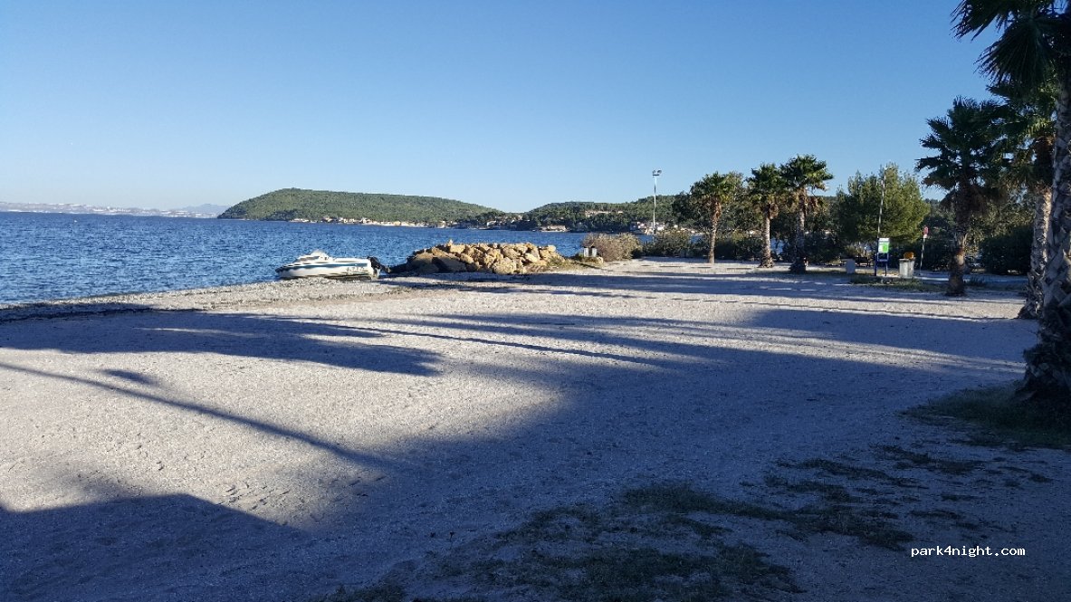 (13800) Istres - 1-7 Chemin du Bord de l'Eau — foto