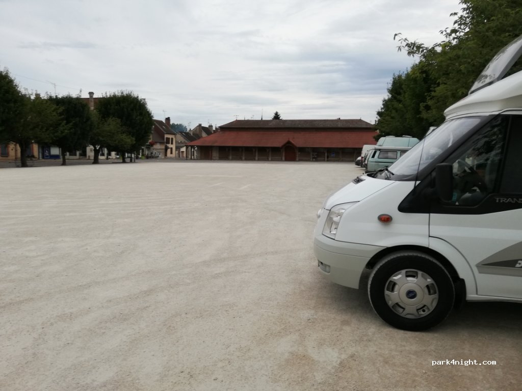 (10110) Bar-sur-Seine - 37 Rue Gambetta — foto 2