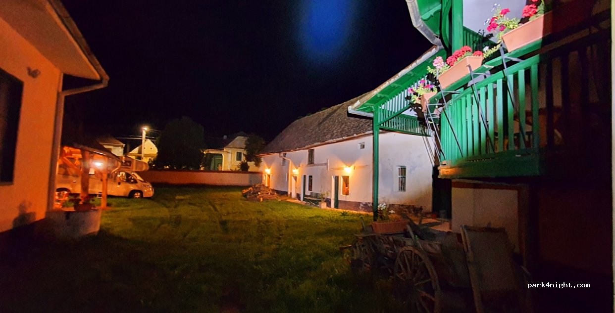 Camping La Curtea — foto
