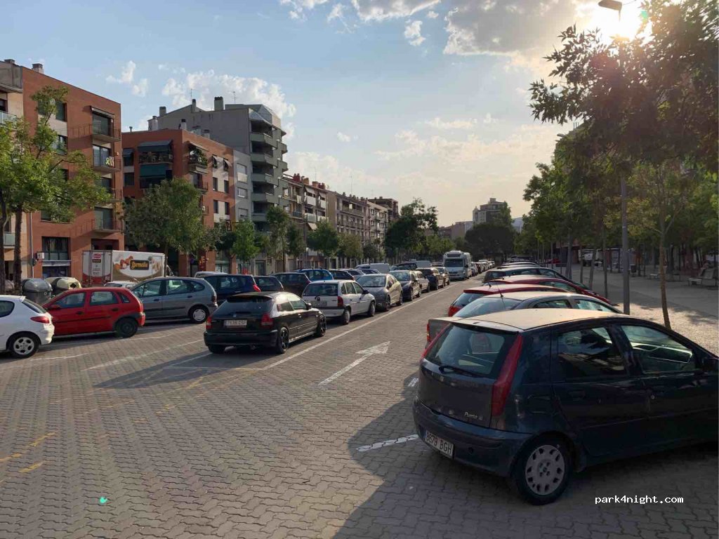 (17001) Girona - 28 Carrer Camp de Mart — foto 2