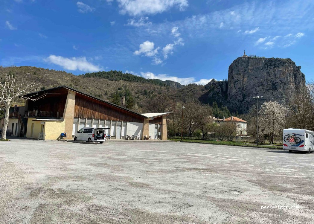 (04120) Castellane - 126 Boulevard Frédéric Mistral — foto 2