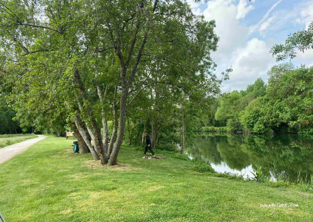 (16440) Sireuil - 81 Rue de la Charente — foto 2