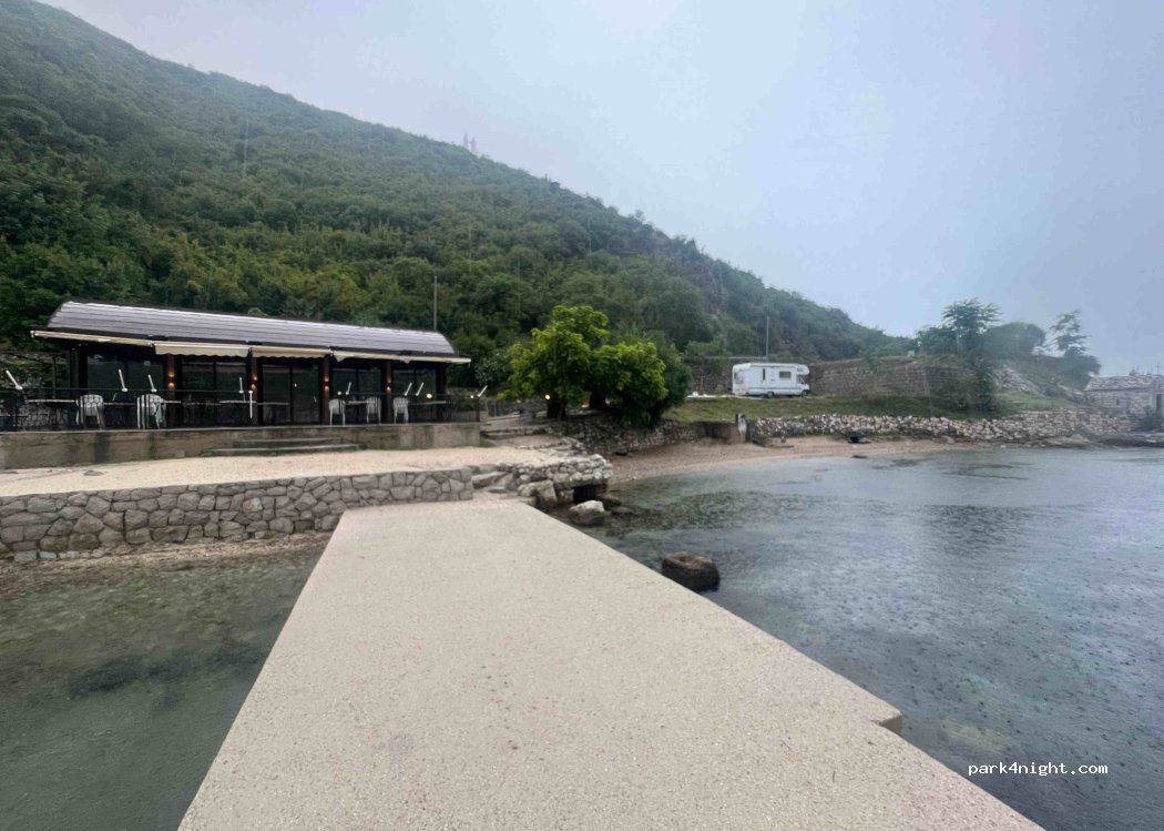() Tivat - Jadranska magistrala — foto