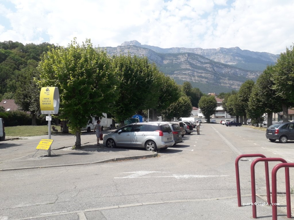 (38760) Varces-Allières-et-Risset - Place de la République — foto 2