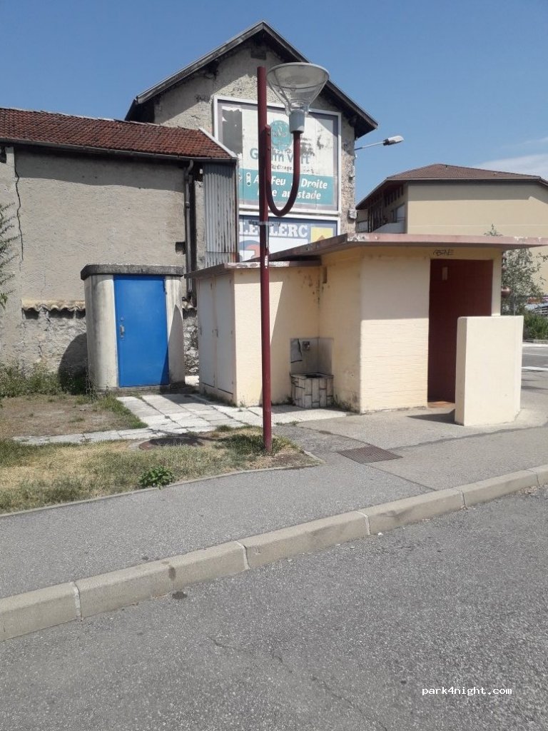 (38760) Varces-Allières-et-Risset - Place de la République — foto 3