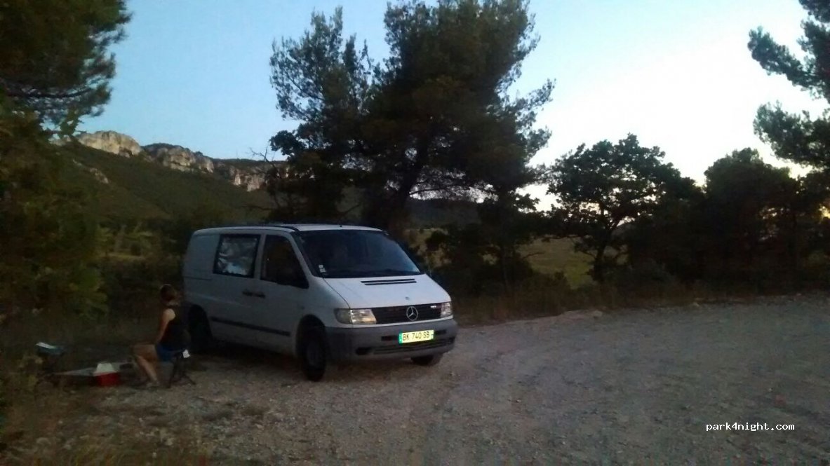 (84110) Crestet - Chemin de la Fontaine — foto
