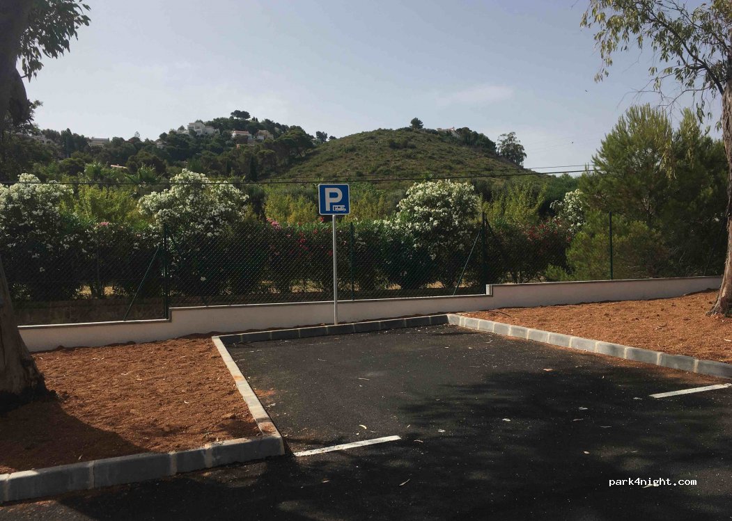 Aparcamiento público gratuito | Playa Les Rotes — foto 2