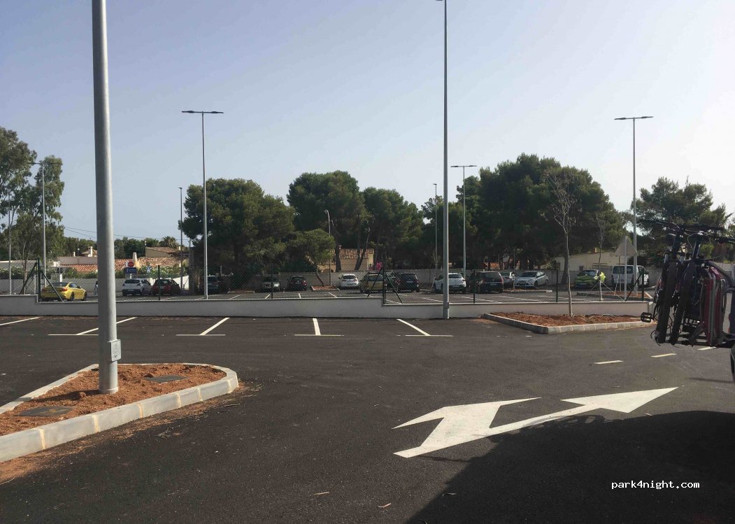 Aparcamiento público gratuito | Playa Les Rotes — foto 3