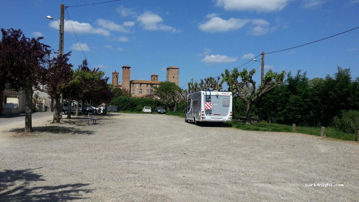 Aire de camping-cars Saint-Nicolas-de-la-Grave — foto 2