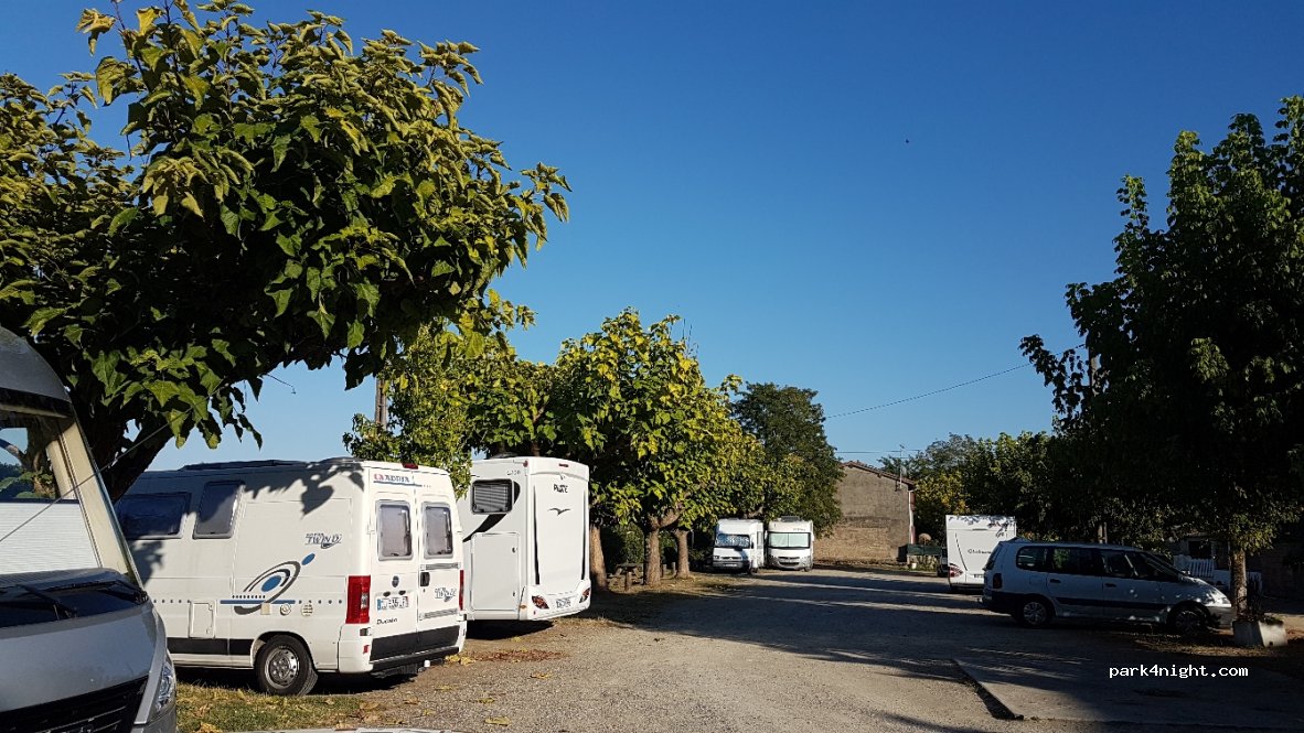 Aire de camping-cars Saint-Nicolas-de-la-Grave — foto 3