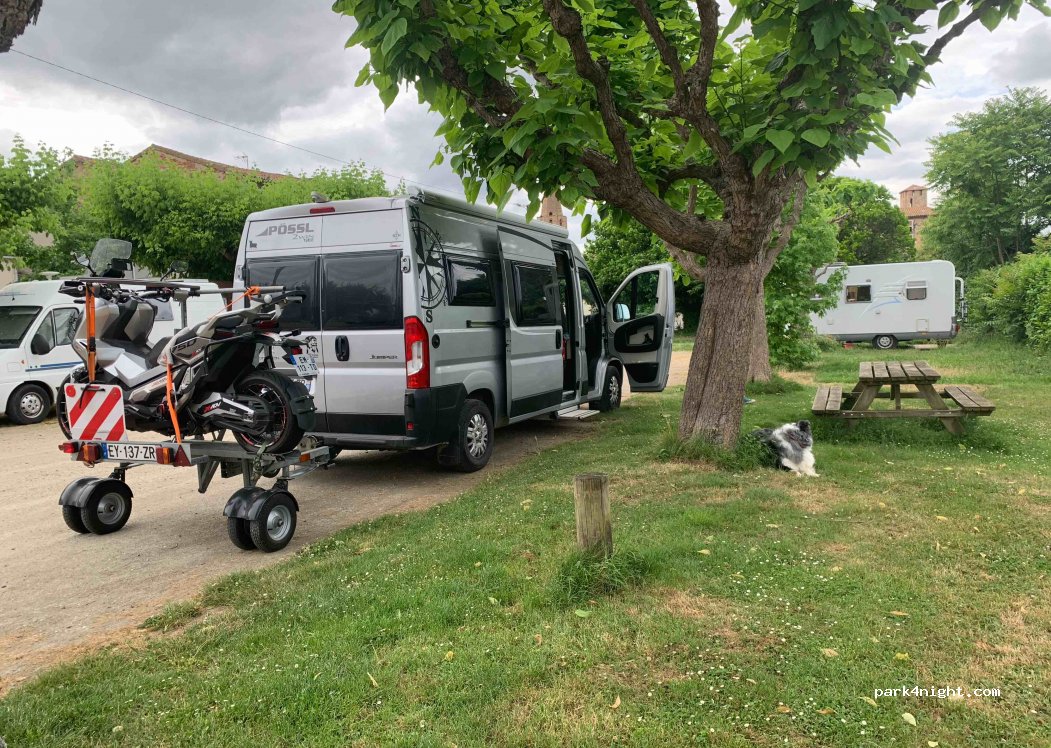 Aire de camping-cars Saint-Nicolas-de-la-Grave — foto 4