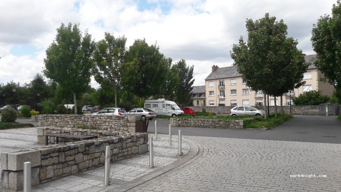 (22100) Dinan - 30 Rue Louise Weiss — foto