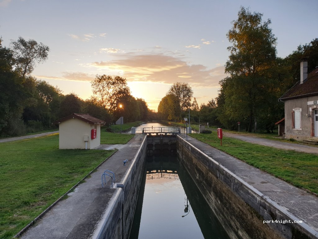 (08300) Nanteuil-sur-Aisne - 5 Rue de l'Écluse — foto 2