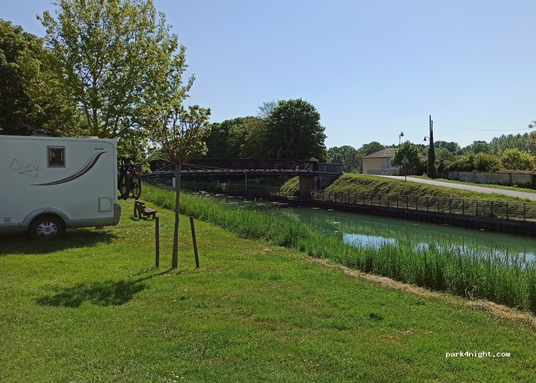 (51150) Bisseuil - 4 Quai Nord du Canal — foto