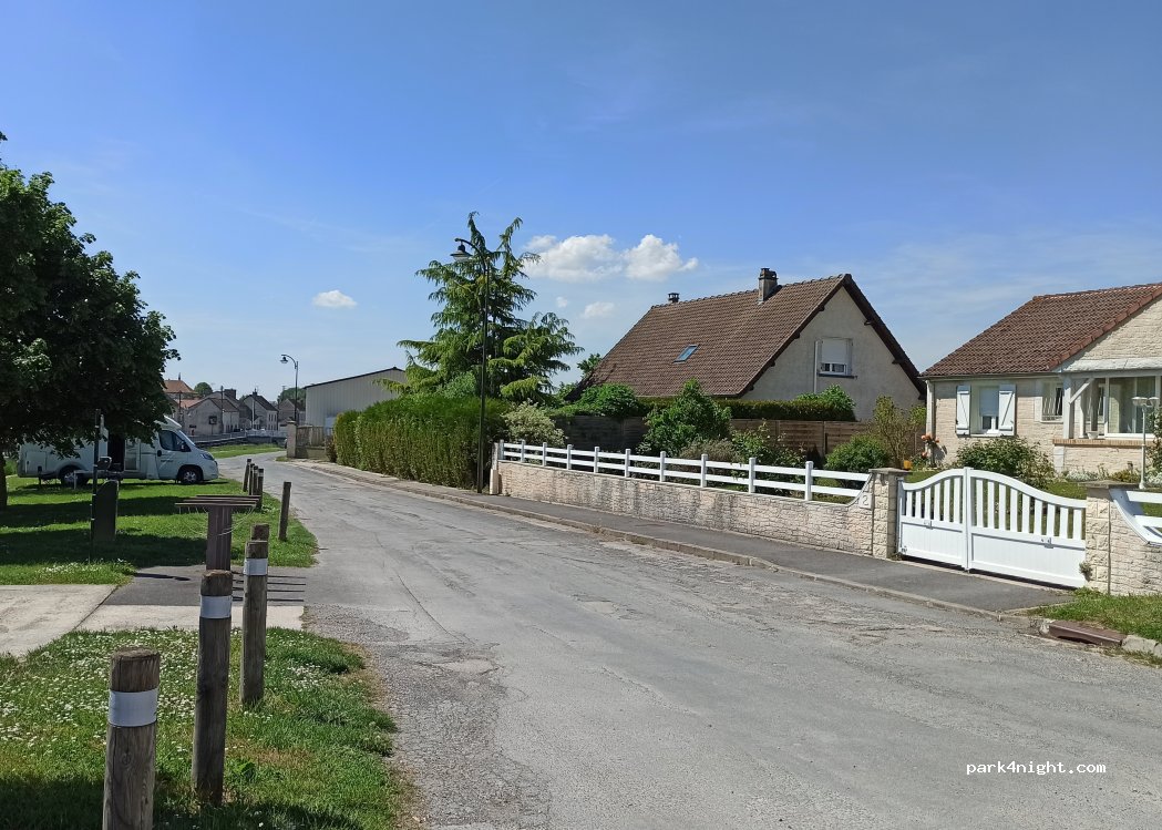 (51150) Bisseuil - 4 Quai Nord du Canal — foto 4