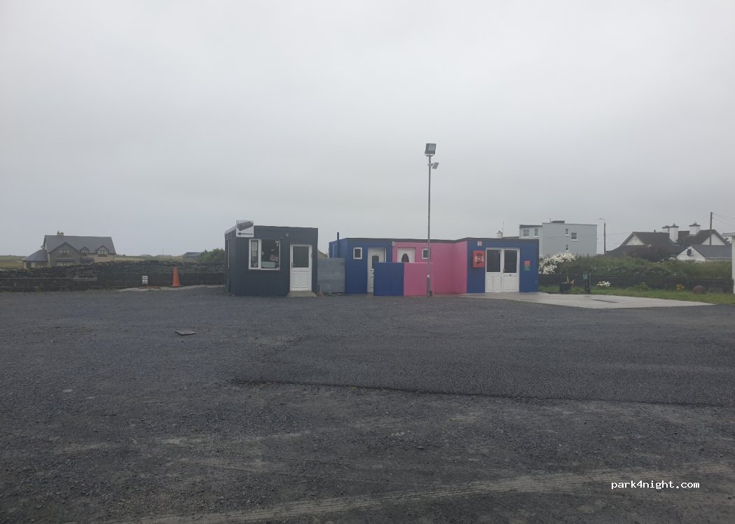 Tom Malone Pub Parking — foto