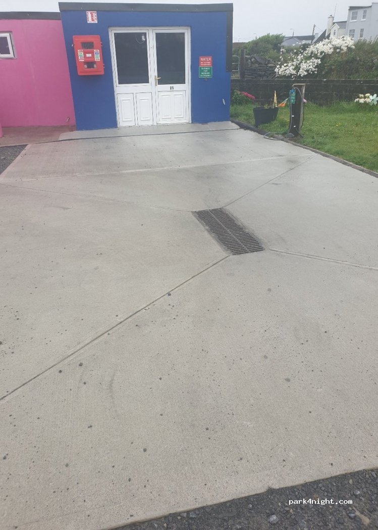 Tom Malone Pub Parking — foto 2