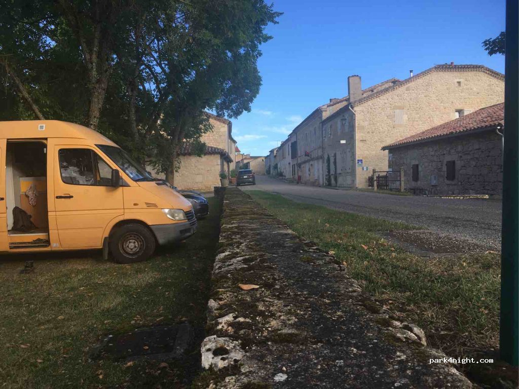 (32340) Plieux - Unnamed Road — foto